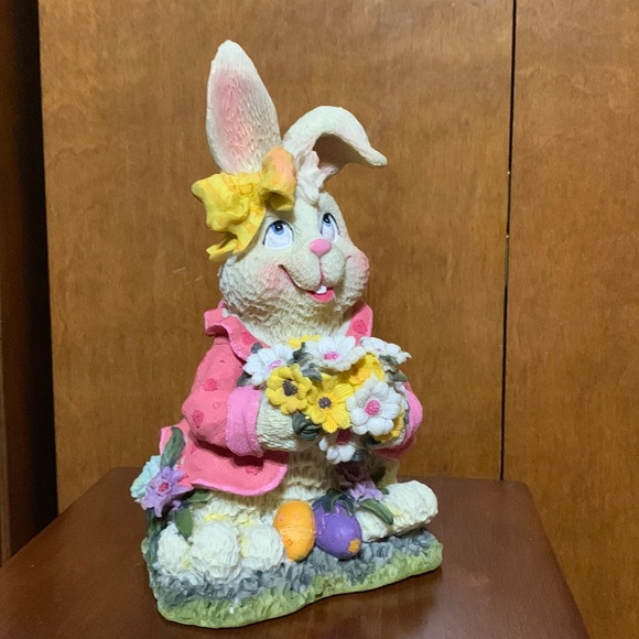 SPRING BUNNY BRINGING YOU A BUSHEL OF FLOWERS- Cute Mantel / Tabletop piece - Picture 2 of 10